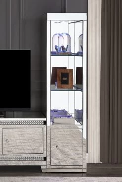 Lotus Right Side Pier